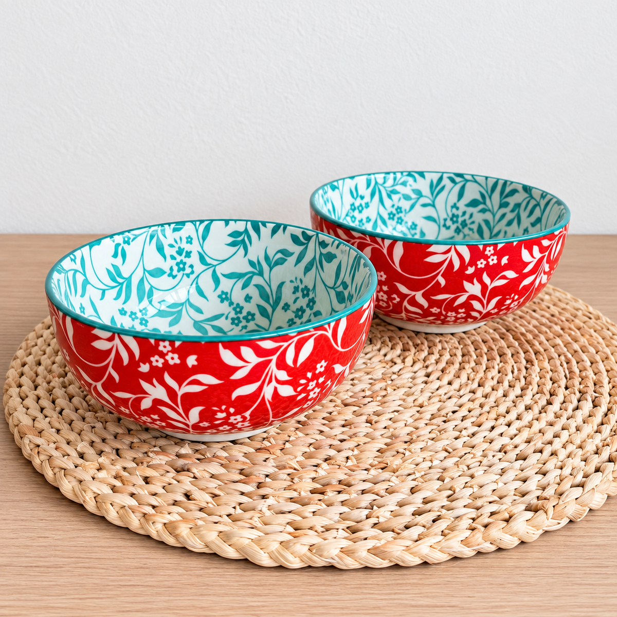Cuencos de porcelana con diseños florales rojo - verde