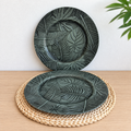 Plato base decorativo con hojas tropicales