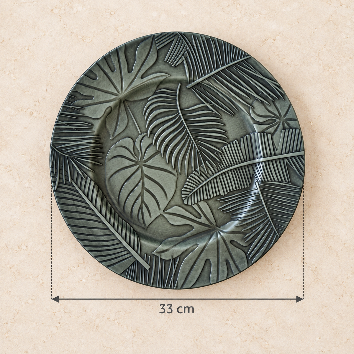 Plato base decorativo con hojas tropicales